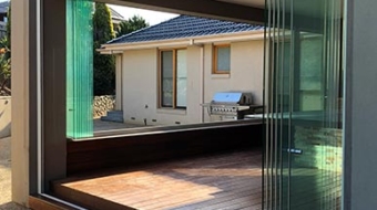 secure-outdoor-entertainment-glass-room