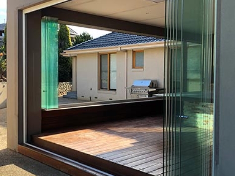 secure-outdoor-entertainment-glass-room